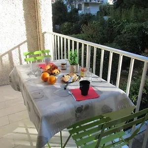 studio-en-bord-de-mer.fr-provencehotel.com/